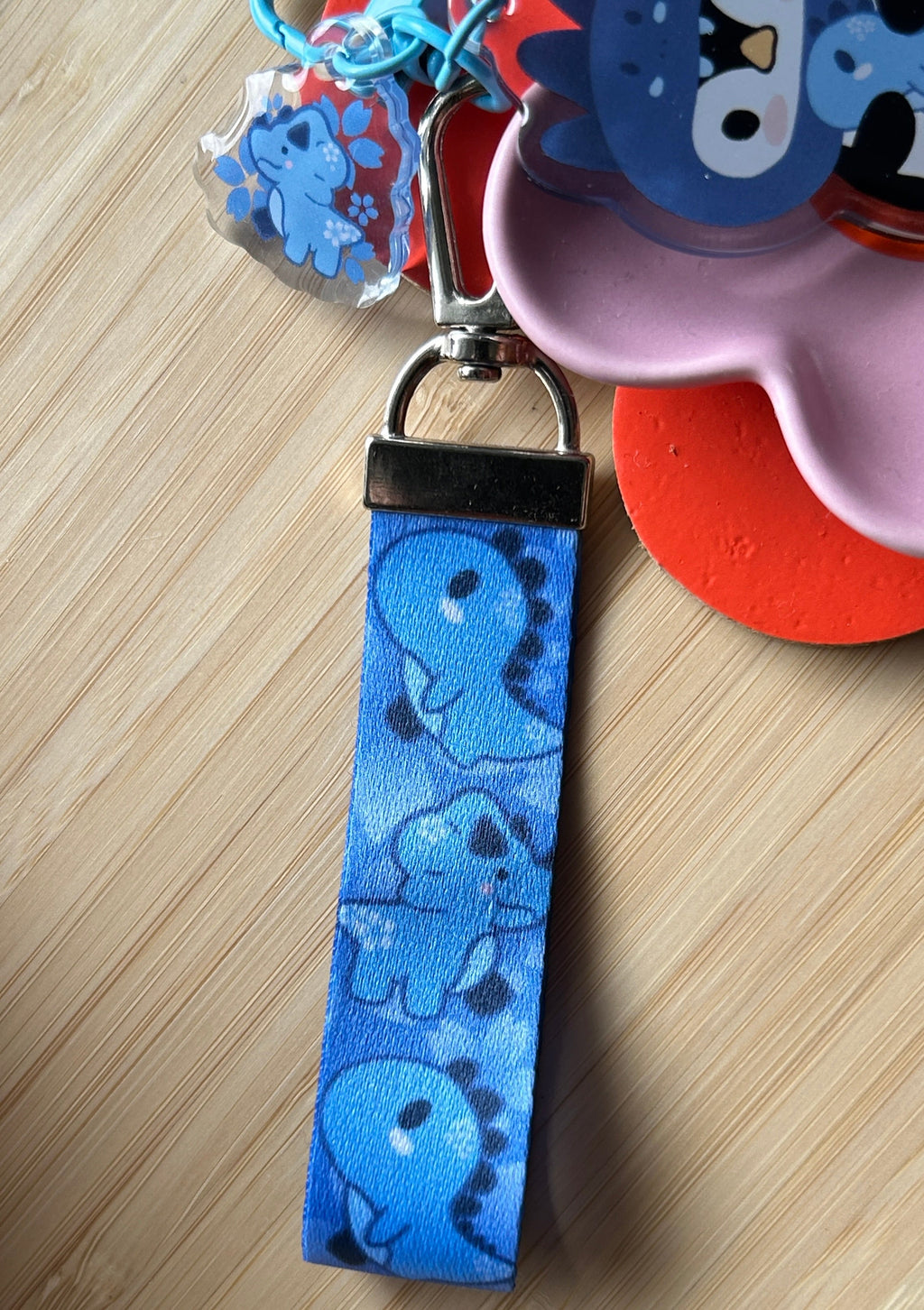 Dreiteiliger Schlüsselanhänger mit Epoxid-Finish - DinoPing & Little Dino