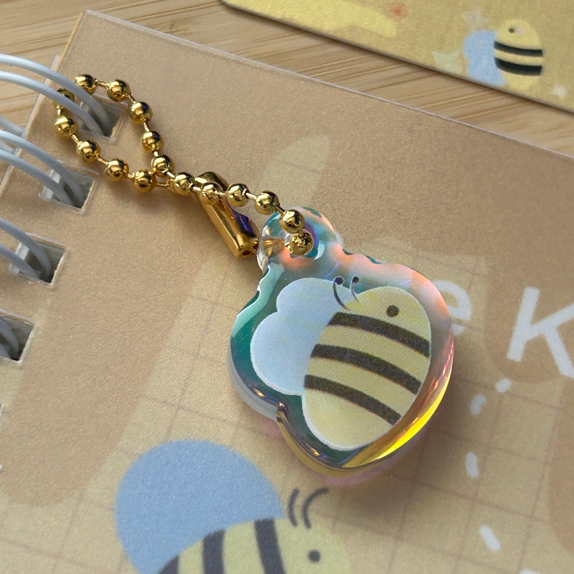 Stickerbuch A6 – Pinguin-Biene Edition  + passender Charm