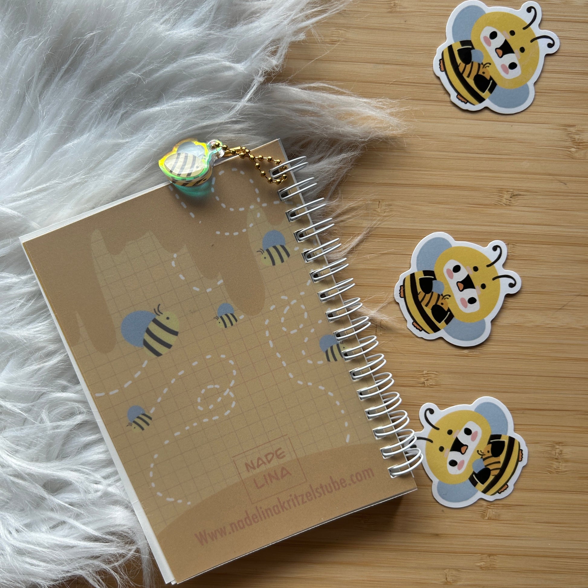 Stickerbuch A6 – Pinguin-Biene Edition  + passender Charm